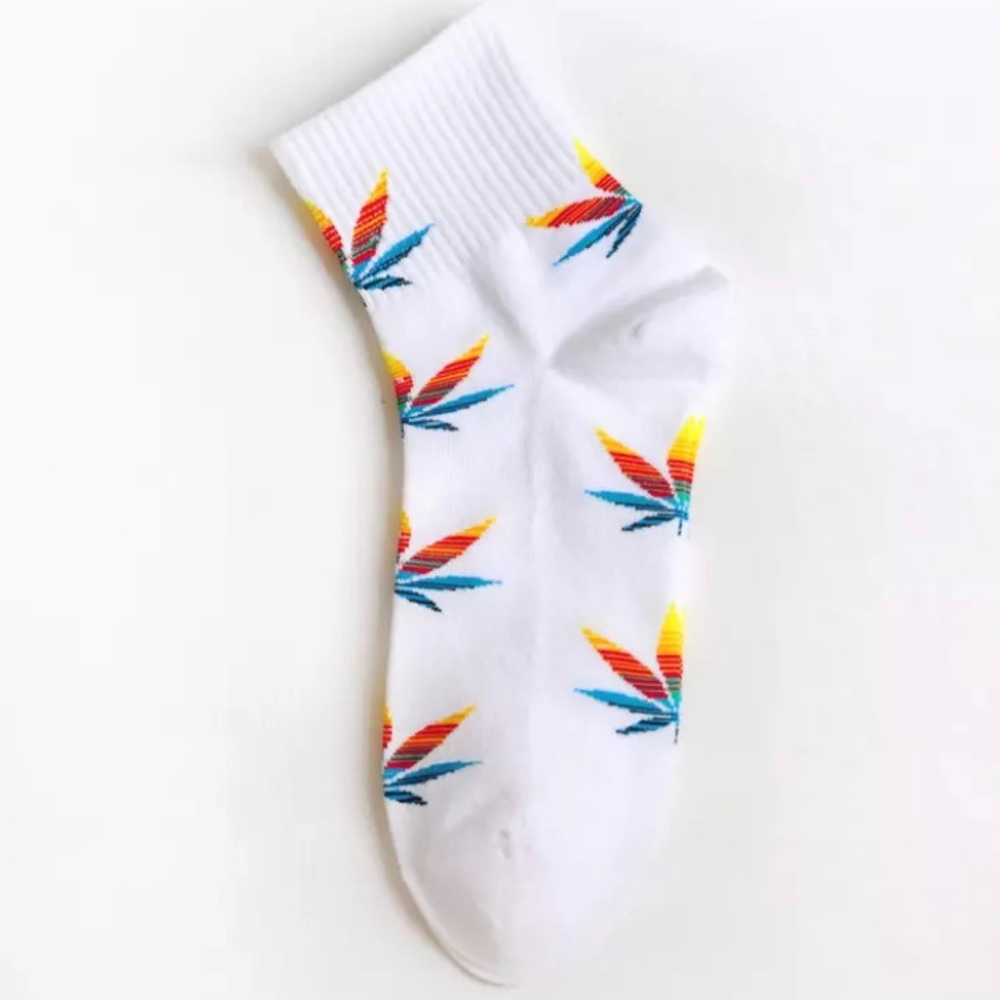 WHITE SOCKS